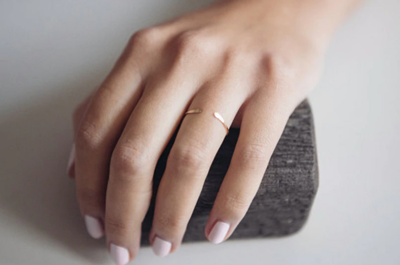 Dainty Hammered Ring-Ring-Katalio